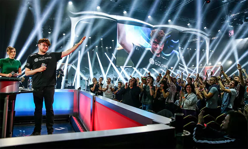 GEN与T1领跑胜者组，双败赛制下谁能率先锁定晋级名额？